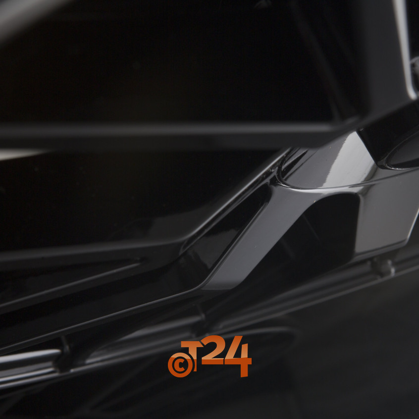 CA19 HUGO|Black Lip Polish 19